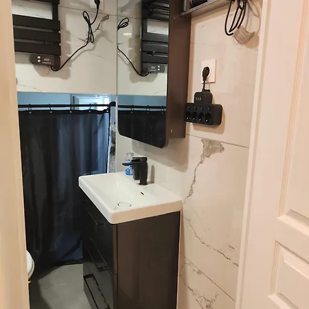 Urban Nest 10 *
